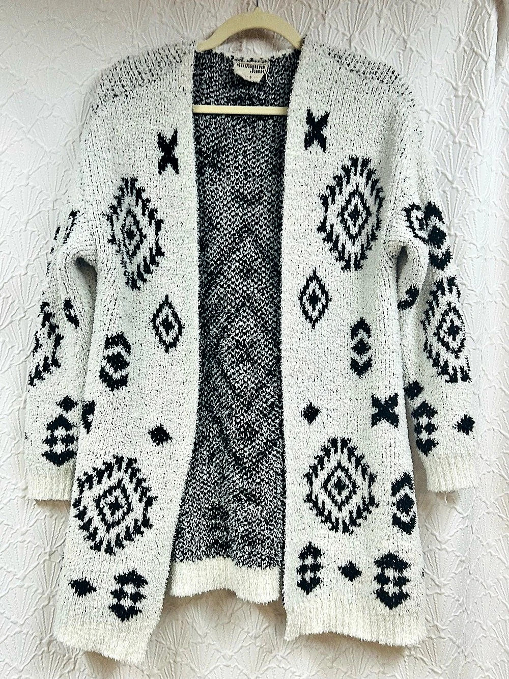 Savanna Jane Geometric Cardigan in White & Black Size Small